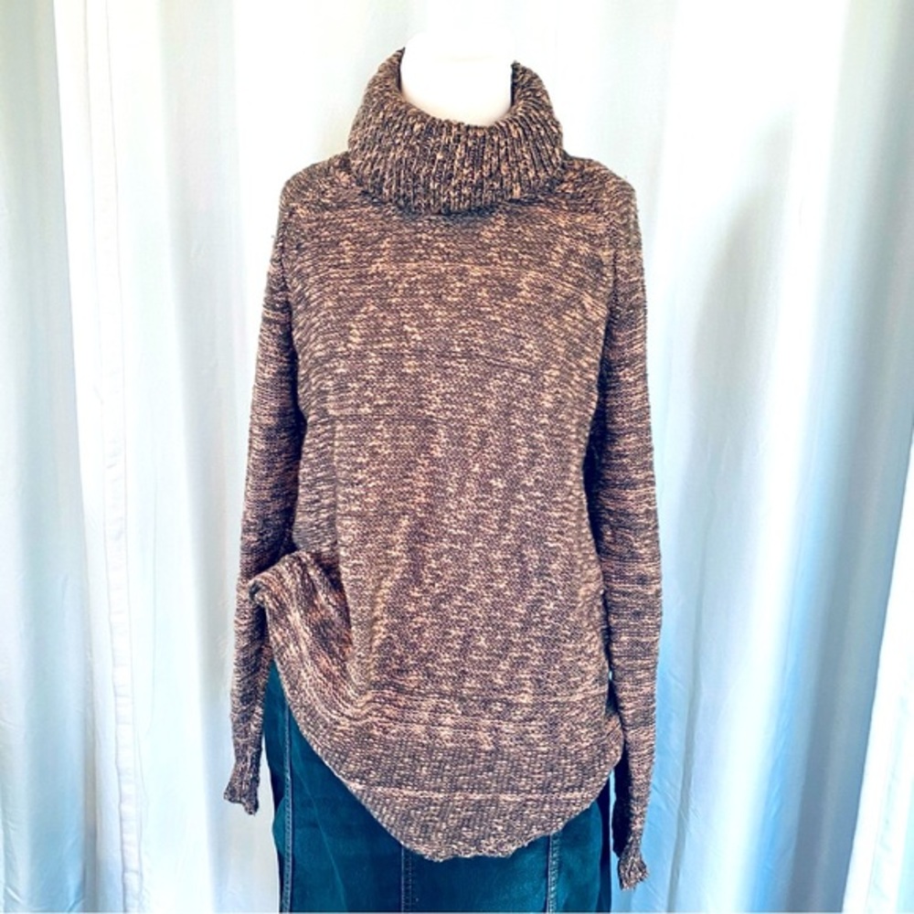 Brand: Abound.  Turtle neck sweater. 71% cotton, 29% Acrylic. Size: small.
